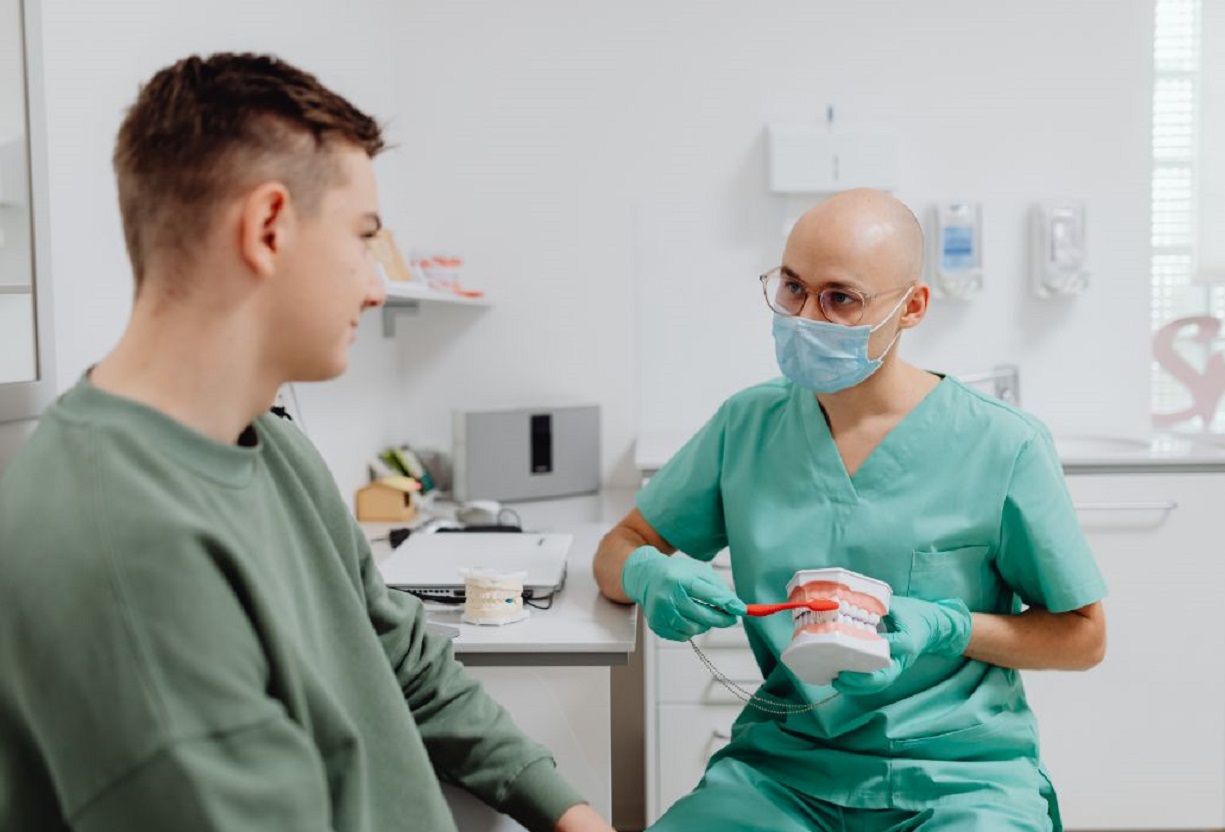 How Do I Choose a Dentist for Dentures